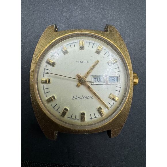 Vintage Timex Electronic Water Resistant Watch Men\'s Gold Tone Day Date No Band main image 6